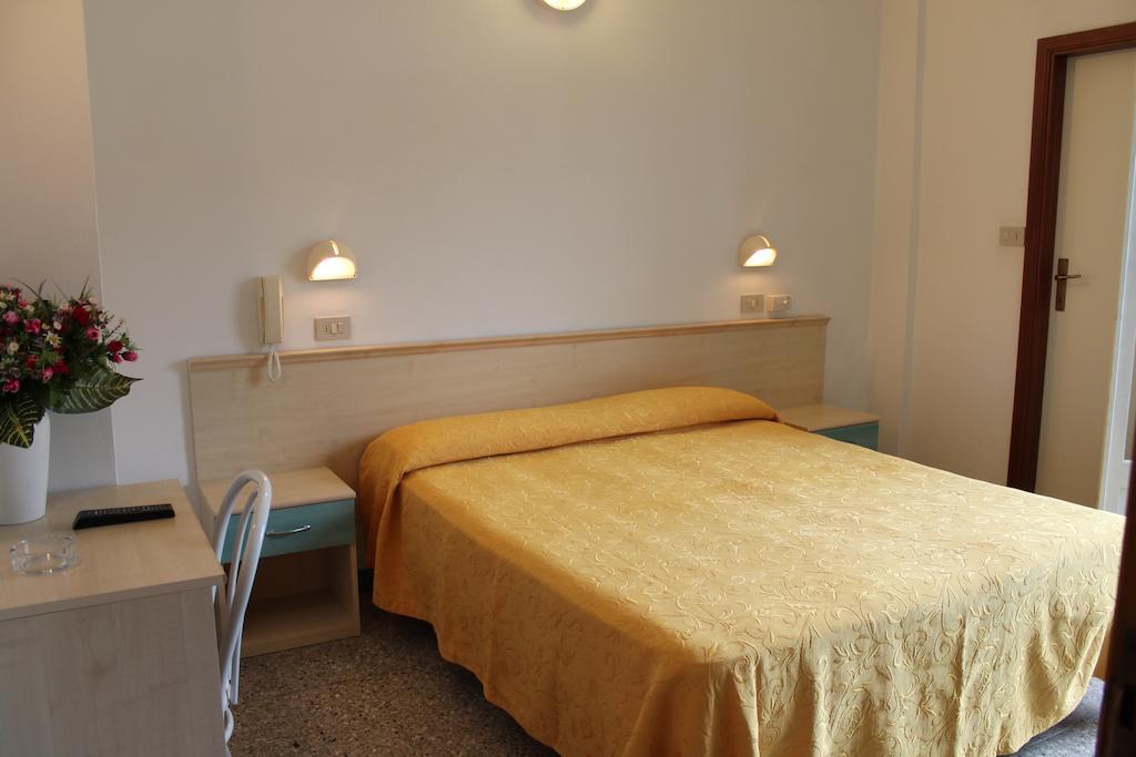 Hotel Madrid Cattolica Room photo