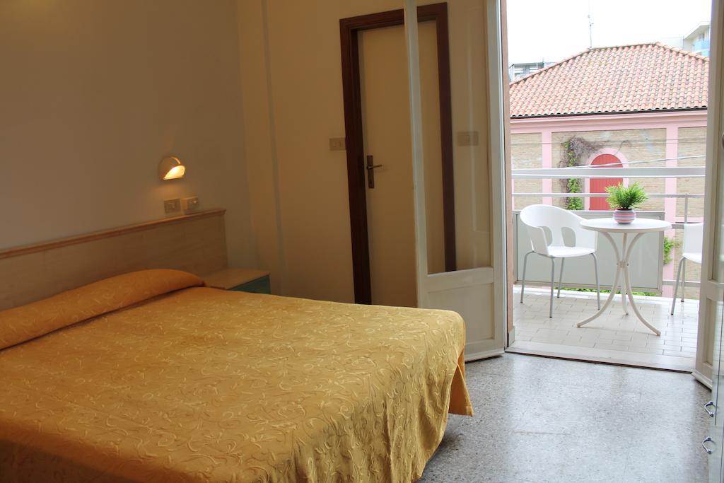 Hotel Madrid Cattolica Room photo